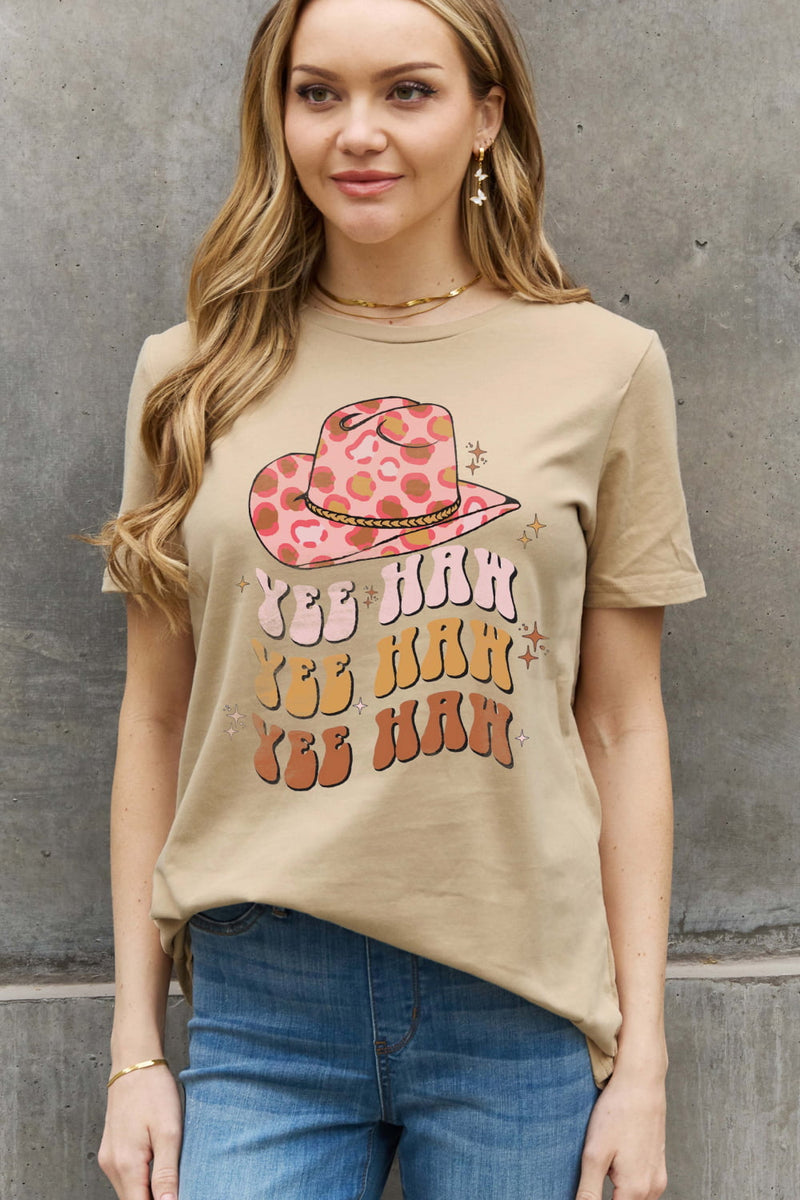 Camiseta de algodón con gráfico YEE HAH YEE HAH YEE HAH de tamaño completo de Simply Love